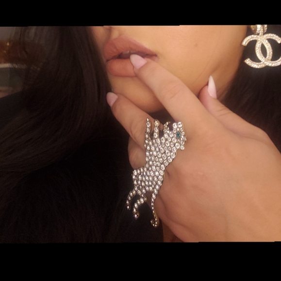 💥SOLD @ GET_YOUR_LUXE_ON💥CHANEL crystal earrings - Picture 14 of 14